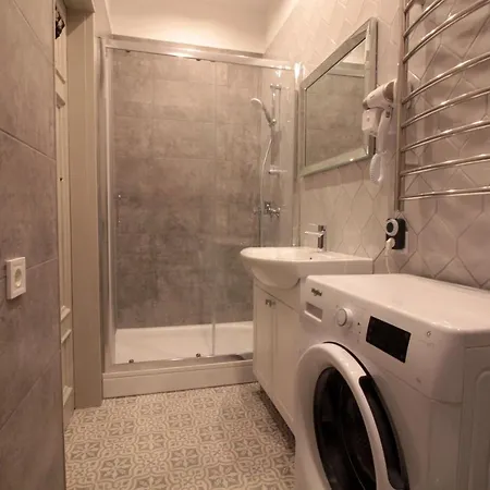 Vintage 1br In Quiet Center Of Lejlighed *