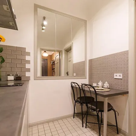 Vintage 1br In Quiet Center Of * Riga