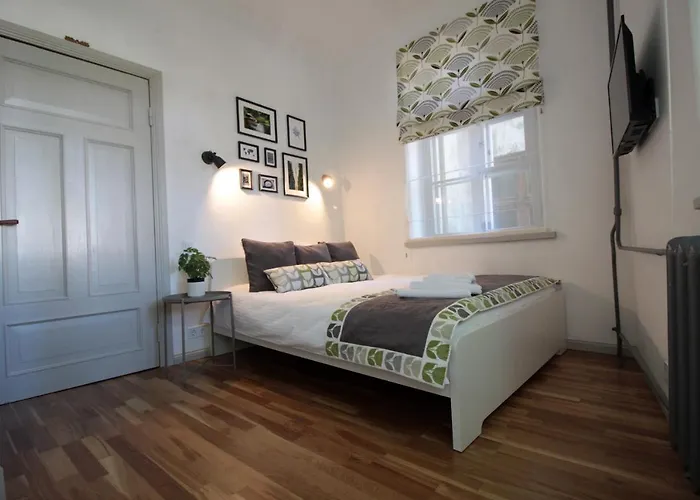 Apartment Vintage 1br In Quiet Center Of *