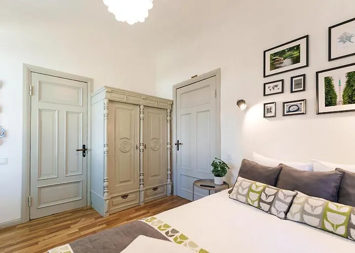 Vintage 1br In Quiet Center Of Рига