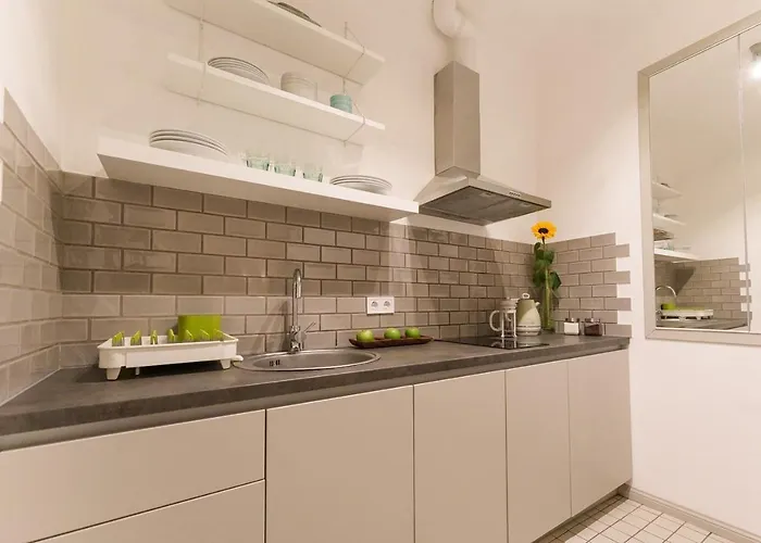 Апартаменты Vintage 1br In Quiet Center Of