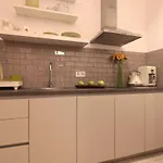 Vintage 1br In Quiet Center Of Apartmán Riga
