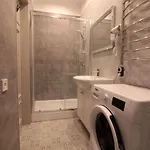Vintage 1br In Quiet Center Of Apartmán *