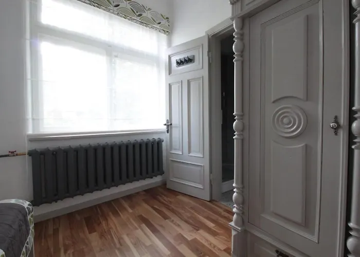 Dzīvoklis Vintage 1br In Quiet Center Of