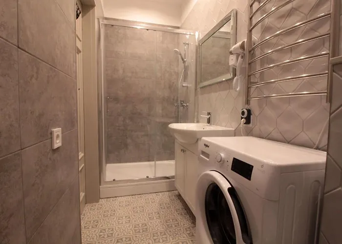 Vintage 1br In Quiet Center Of Dzīvoklis *